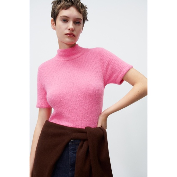 ✨Zara Fuzzy short sleeve sweater top size M✨ - Picture 1 of 5